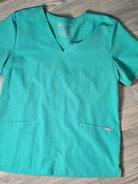 FIGS Catarina Scrub Top | Surgical Green | Medium
